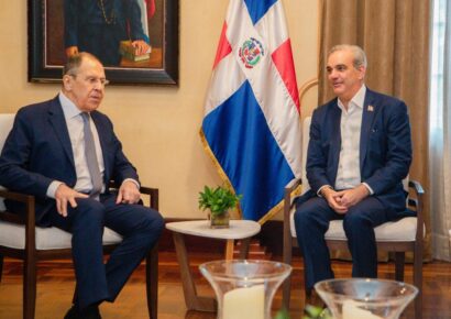 Presidente Abinader se reúne con el canciller ruso Serguéi Lavrov en el Palacio Nacional