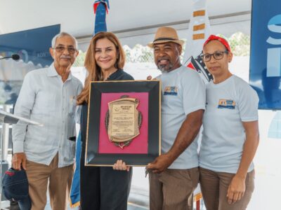 Carolina Mejía entrega nuevo parque lineal La Yagüita dedicado a Christian Tejeda