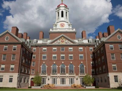 EE. UU. congela subvenciones a Harvard por incumplimiento legal y ético