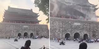 Colapsa parte de torre histórica de 650 años en China tras costosa restauración