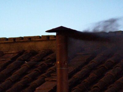 Fumata negra en el Vaticano: aún no hay nuevo papa tras tres votaciones