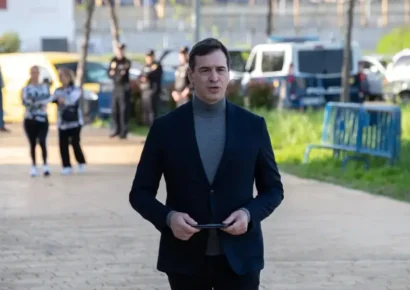 Jueza rechaza recurso y envía a juicio a hermano de Pedro Sánchez por supuesto fraude laboral