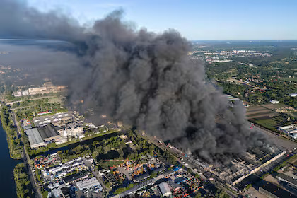 Polonia cierra consulado ruso en Cracovia tras acusar a Moscú de provocar incendio deliberado