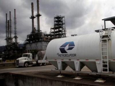 ¡Explosión brutal en Esmeraldas! La refinería más grande de Ecuador en llamas