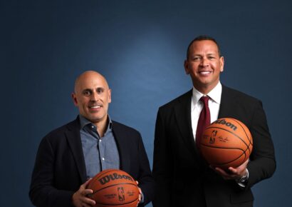 NBA aprueba compra de los Wolves por A-Rod y Marc Lore