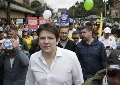 ¿Quién es Miguel Uribe Turbay? El precandidato presidencial baleado durante un mitin en Bogotá