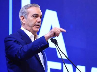 Abinader garantiza educación para todos los niños pese a informe de la ADP