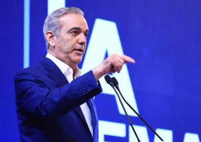 Abinader garantiza educación para todos los niños pese a informe de la ADP