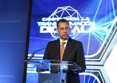 Guido Gómez Mazara destaca plan para cerrar brecha digital en el país