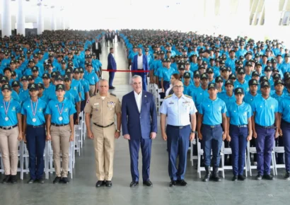 Presidente Abinader lidera acto de graduación de más de 5,500 jóvenes del Servicio Militar Voluntario