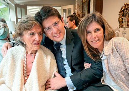 Ex primera dama de Colombia es ingresada en la misma clínica que su nieto, el senador Uribe Turbay