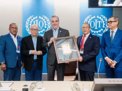 Presidente Abinader es reconocido en evento internacional de la OIT