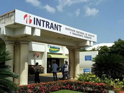 Gobierno implementará nuevo horario para empleados públicos en busca de descongestionar el tránsito en Santo Domingo