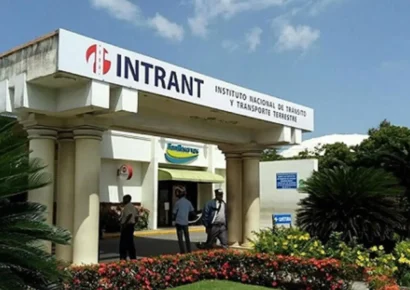 Gobierno implementará nuevo horario para empleados públicos en busca de descongestionar el tránsito en Santo Domingo