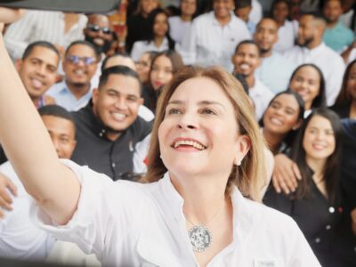 Jóvenes manifiestan respaldo al proyecto presidencial de Carolina Mejía