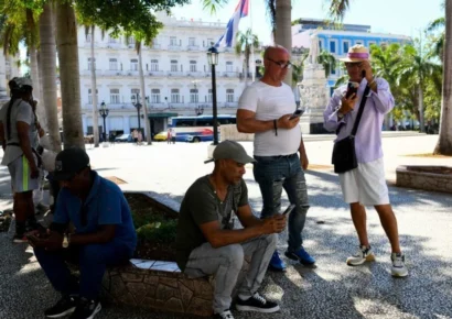 Gobierno cubano sostiene aumento en telefonía móvil para evitar colapso de telecomunicaciones