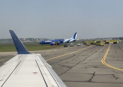 Momentos de tensión en Boston: JetBlue termina fuera de pista tras aterrizaje