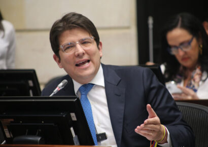 Miguel Uribe lucha por vivir y ahora enfrenta demanda legal para sacarlo del Senado