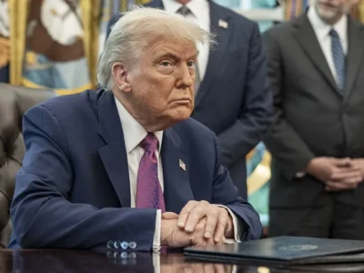 Trump lanza advertencia a Medvédev por mencionar posible entrega de armas nucleares a Irán