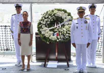 Sheinbaum rinde homenaje a cadetes fallecidos en accidente del Buque Cuauhtémoc en EE.UU.