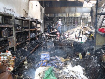 Derribarán nave calcinada en el Merca Santo Domingo para dar paso a la reconstrucción