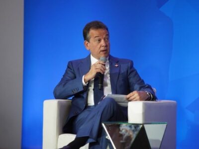 Ministro Ito Bisonó justifica el aumento en los precios de los combustibles