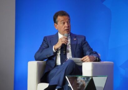 Ministro Ito Bisonó justifica el aumento en los precios de los combustibles