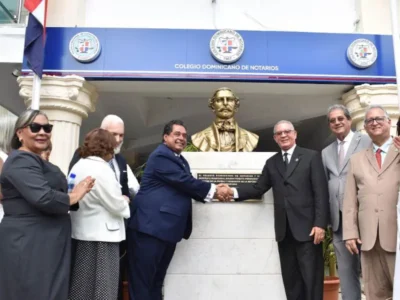 Colegio Dominicano de Notarios reafirma su compromiso ético con la inauguración de busto de Juan Pablo Duarte