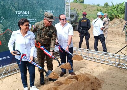 Paliza y Fernández Onofre encabezan inicio de nueva fase del muro en Dajabón