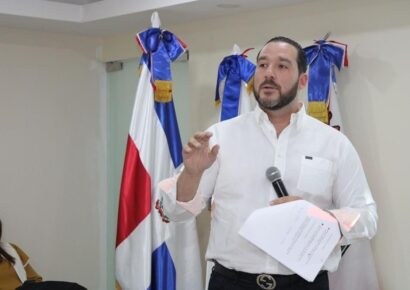 Joel Díaz señala riesgos de desvío de kits escolares y pide al Gobierno un control más estricto
