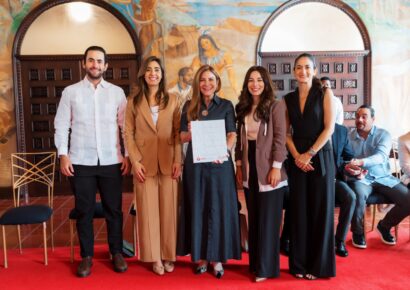 Carolina Mejía comparte visión del PISD con jóvenes de ANJE