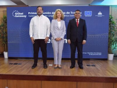 Medio Ambiente lanza convocatoria para proyectos de valorización del sargazo en reunión apoyada por la UE