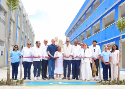 Gobierno inaugura liceo en Constanza con capacidad para 600 estudiantes