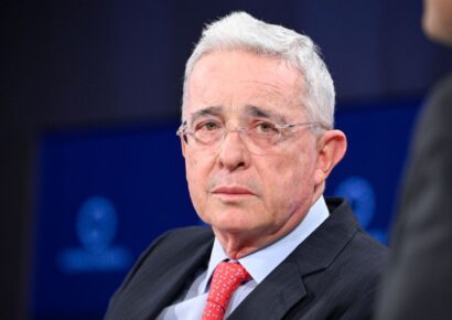 Solicitan condena para el expresidente Álvaro Uribe por fraude y soborno en la justicia