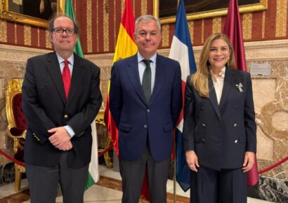 Alcalde de Sevilla considera un orgullo concretar hermanamiento con Santo Domingo