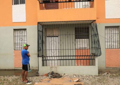 Mujer con problema mental vivió semanas junto al cuerpo sin vida de su hermano en San Cristóbal