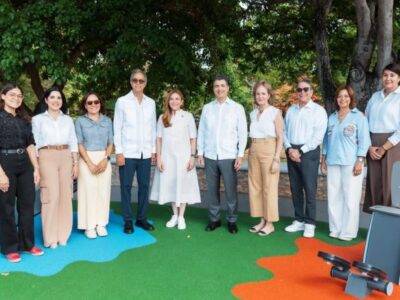 Instalan moderno gimnasio al aire libre en el parque Mirador Sur como parte de plan integral de revitalización