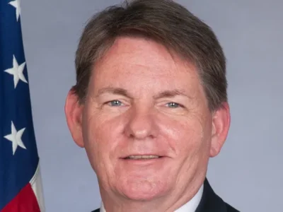 Embajador de EE. UU. en Haití deja el cargo y se jubila tras más de cuatro décadas de servicio