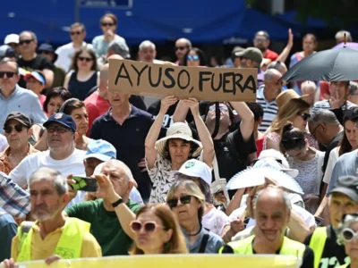 Familiares de víctimas en residencias exigen comisión de investigación nacional por muertes durante la pandemia