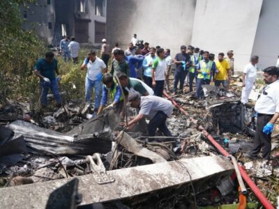 Único sobreviviente camina herido tras tragedia aérea de Air India con 242 pasajeros a bordo