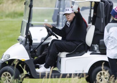 Trump juega golf en Escocia antes de reunirse con Von der Leyen por acuerdo arancelario