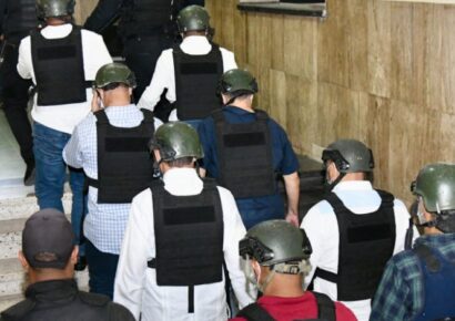 Trasladan imputados por red de sobornos a Ciudad Nueva