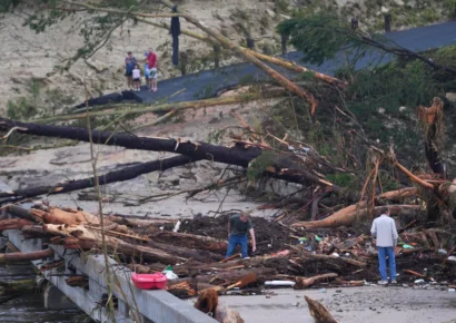 Inundaciones en Texas dejan más de 100 muertos