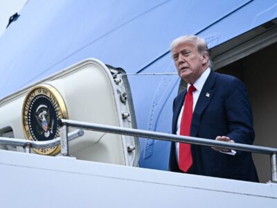 Trump llega a Escocia para una visita privada entre golf, reuniones y tensiones comerciales