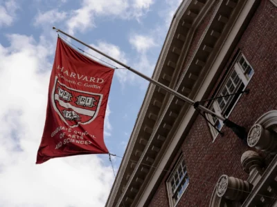 Trump ordena a Harvard entregar documentos sobre estudiantes extranjeros