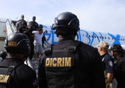 Más de 120 dominicanos deportados desde EE.UU. llegaron al Aeropuerto de Las Américas