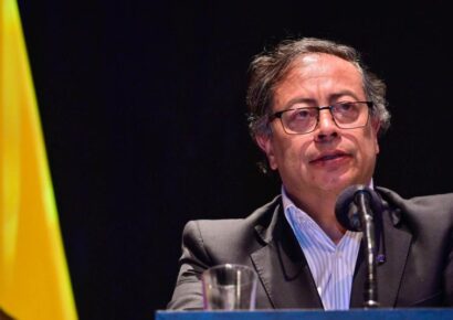 Avión que transportaba a Petro de Sevilla a Bogotá fue desviado ante posible amenaza detectada