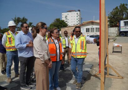 Carolina Mejía supervisa avances en el Malecón Deportivo de Santo Domingo