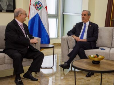 Abinader se reúne hoy con Hipólito Mejía para continuar diálogo nacional sobre Haití