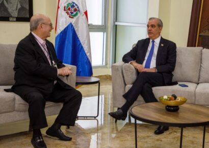 Abinader se reúne hoy con Hipólito Mejía para continuar diálogo nacional sobre Haití